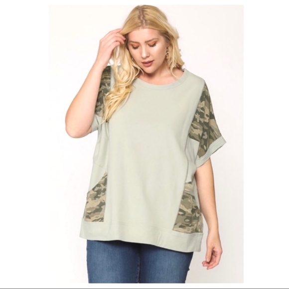 NWT Plus Size Camo Short Sleeved Contemporary Top - Picture 3 of 4